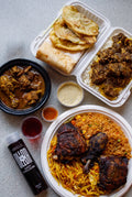 Bouteille de bissap Olloa servie avec des plats africains pour un événement