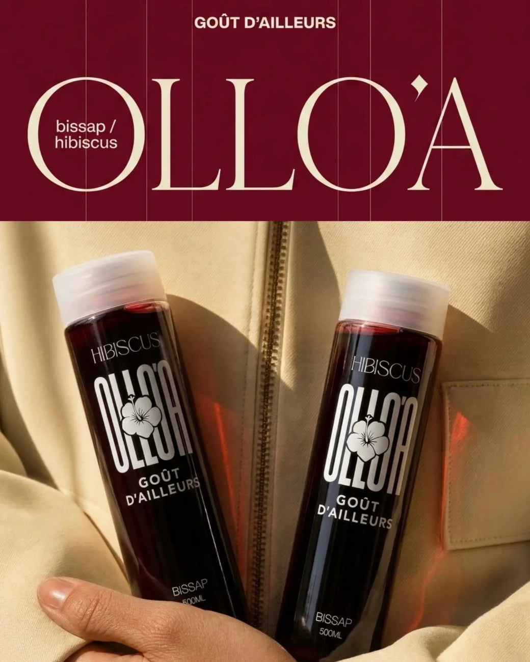 Deux bouteilles de bissap Olloa tenues au soleil